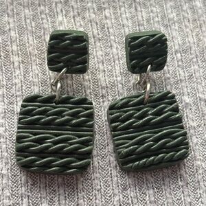 Vintage silver tone dark green square woven knit design dangle earrings